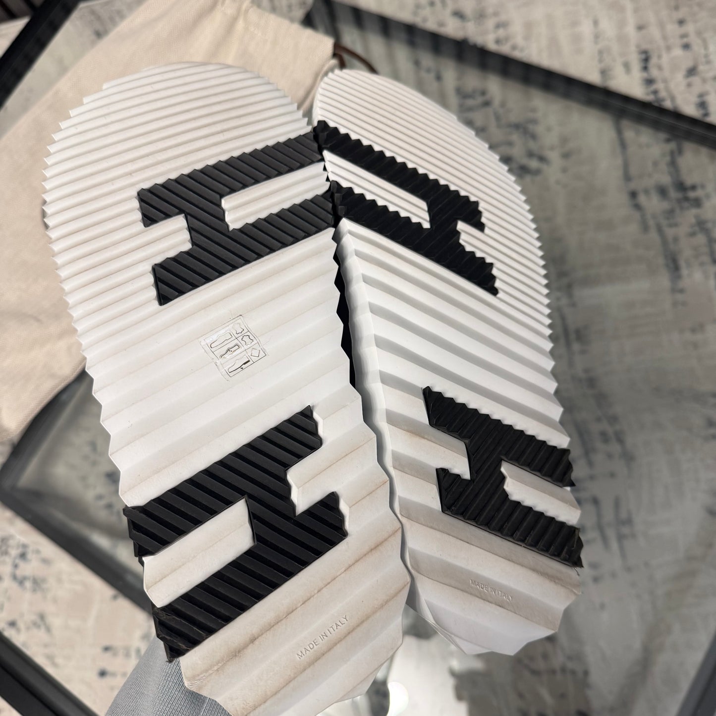 Black/White Men’s Sandles