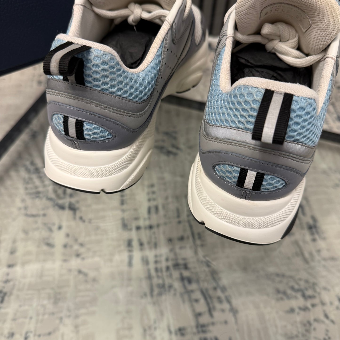 Baby Blue B22 Eu 39