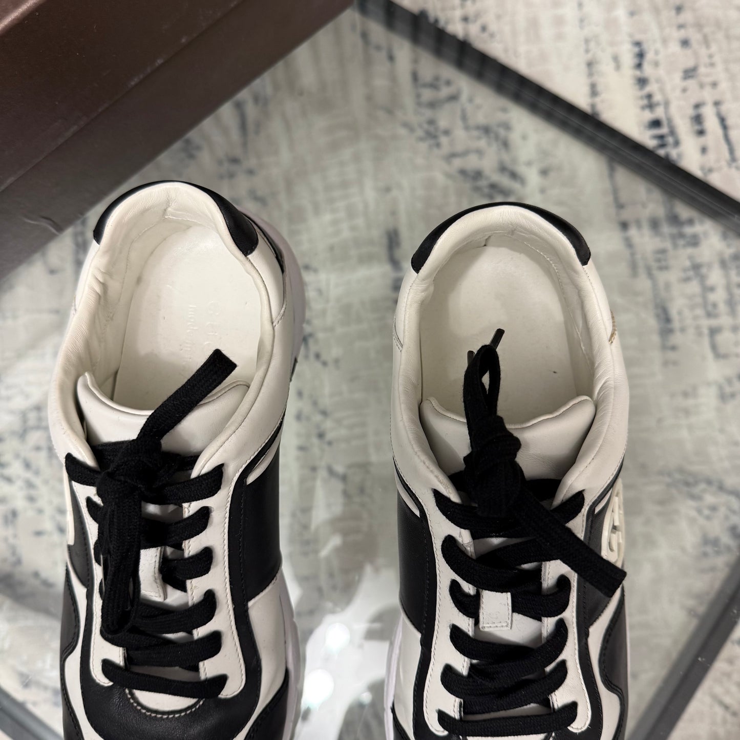 Black/White Runners