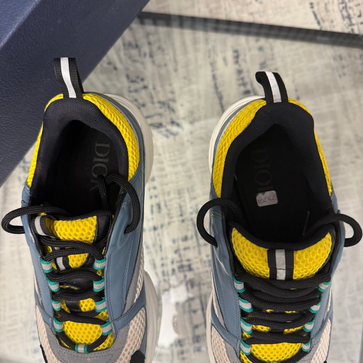 Yellow/Blue B22