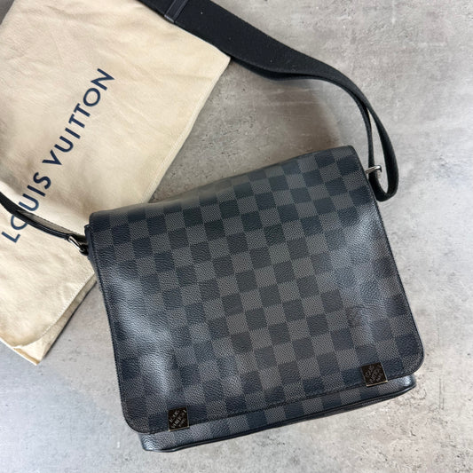 Damier District Messenger