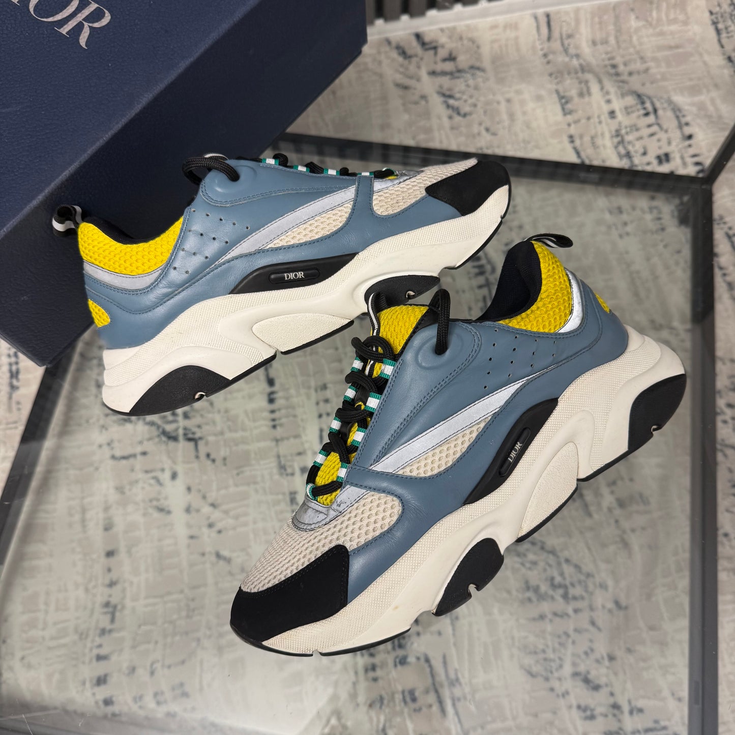 Yellow/Blue B22