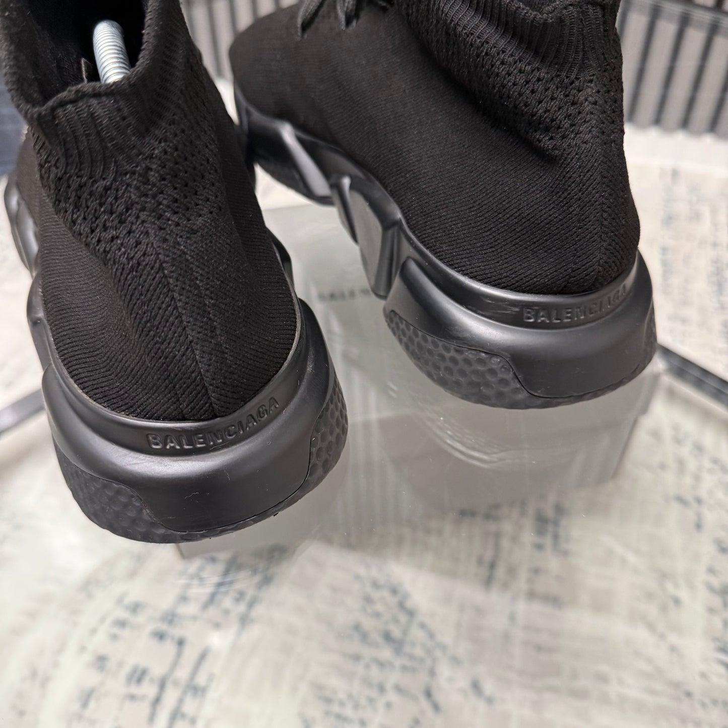 Black Speed Lace Runner