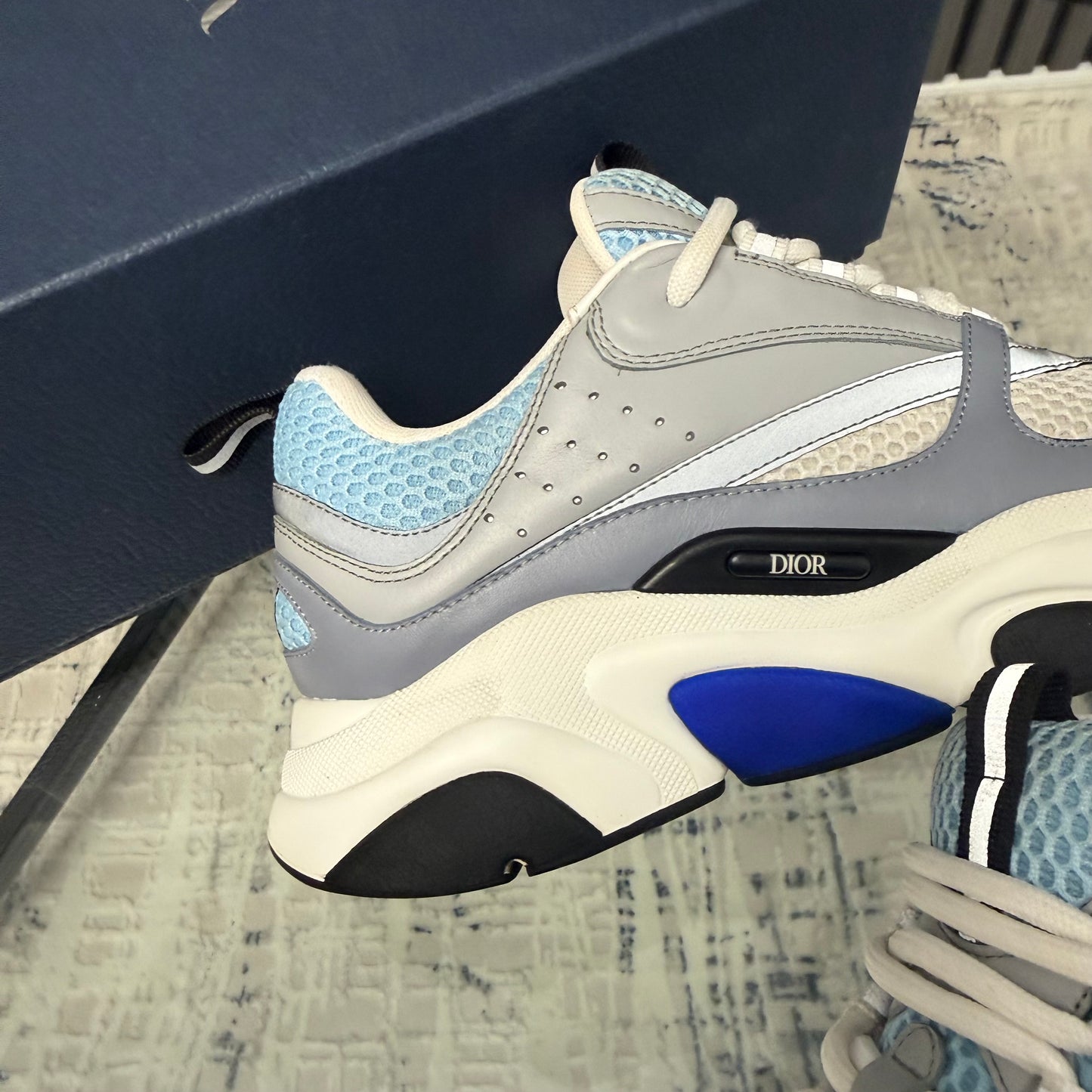 Baby Blue B22 Eu 39