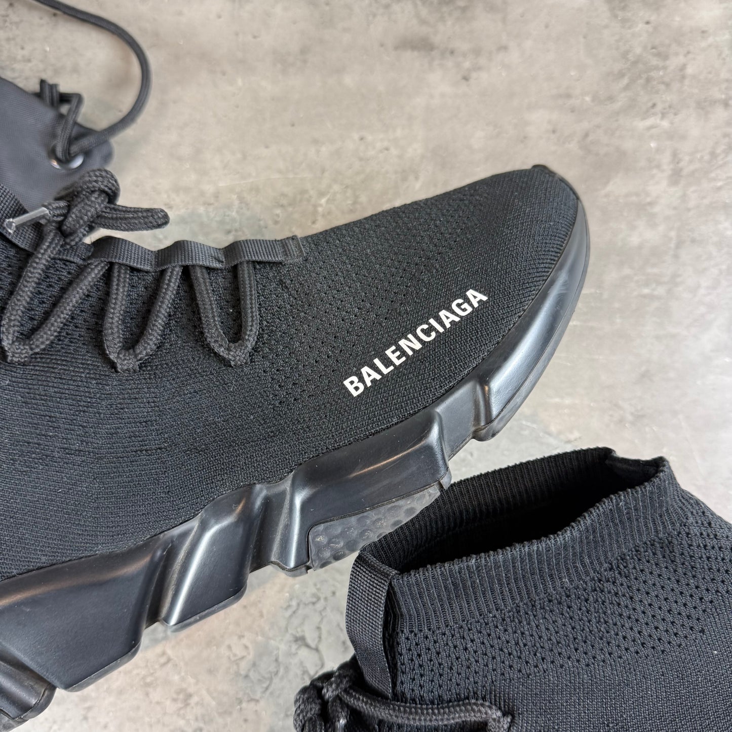 Black Speed Lace Runner