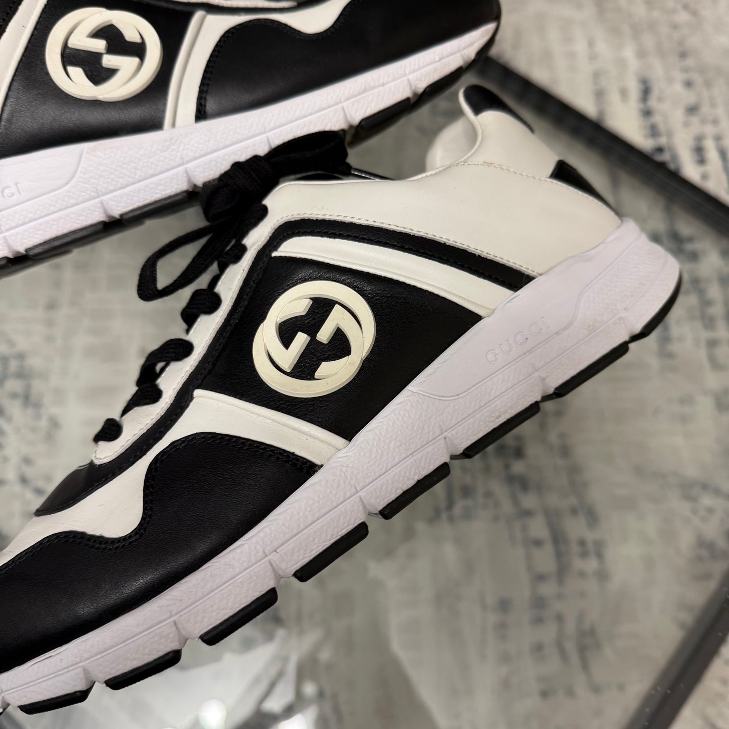 Black/White Runners