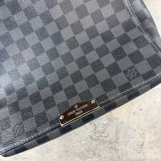 Damier District Messenger
