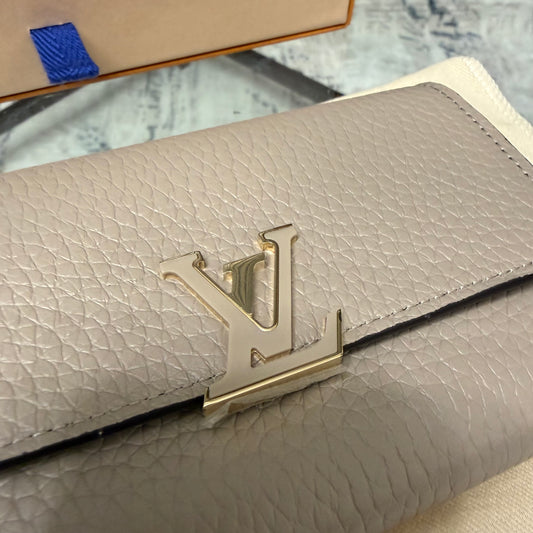 Capuncies Compact Purse