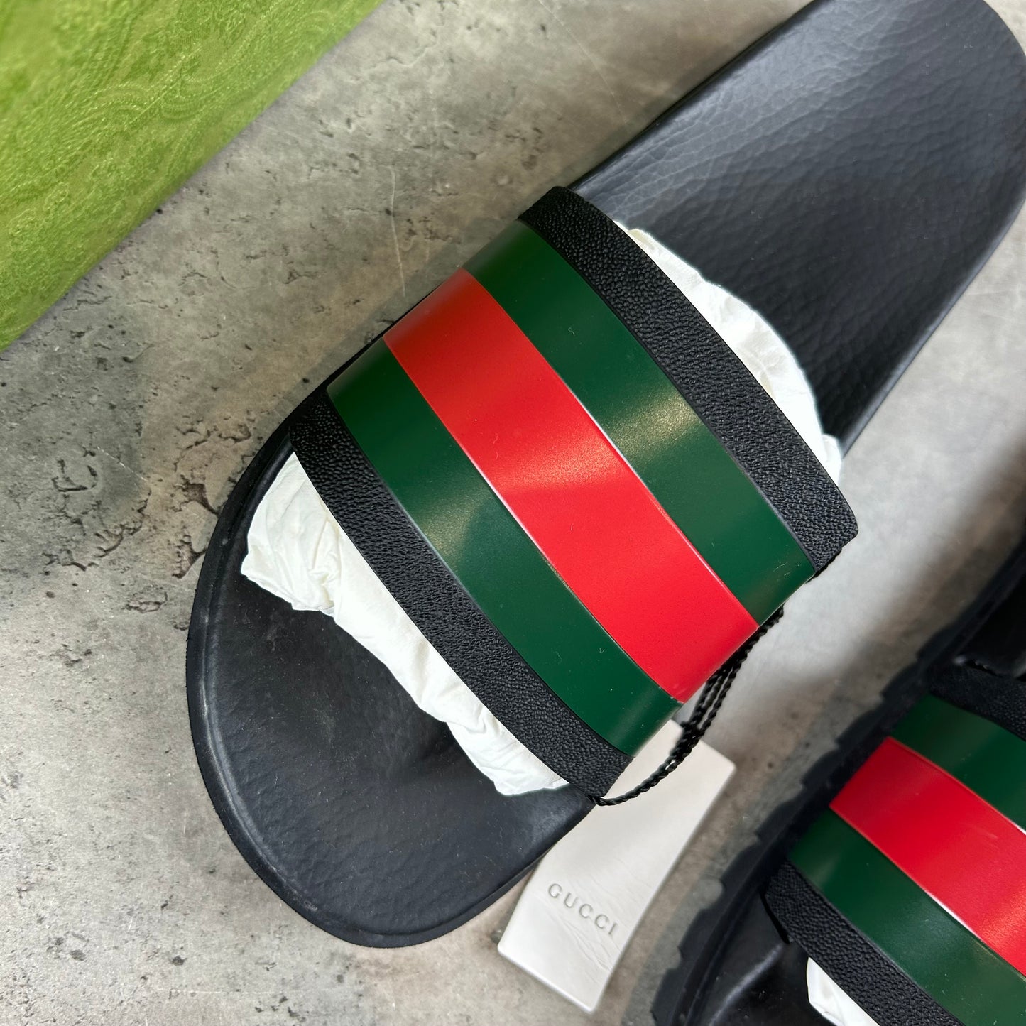 GG Black Slides