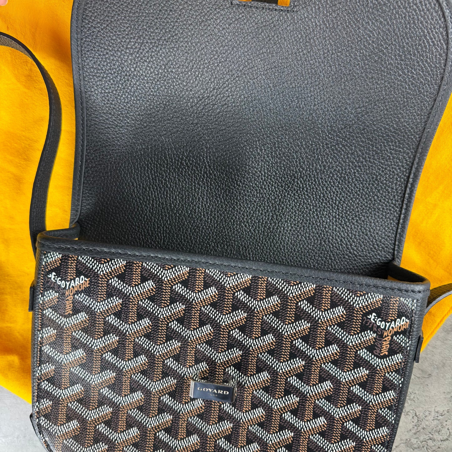 Black PM Belvedere Messenger