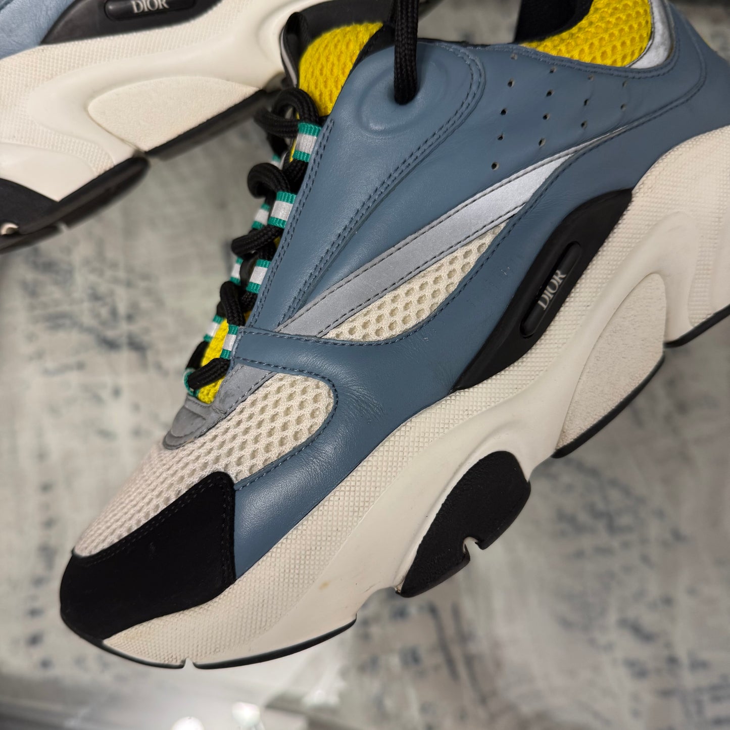Yellow/Blue B22