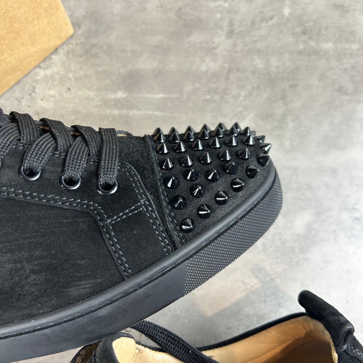 Junior Suede Black Spikes