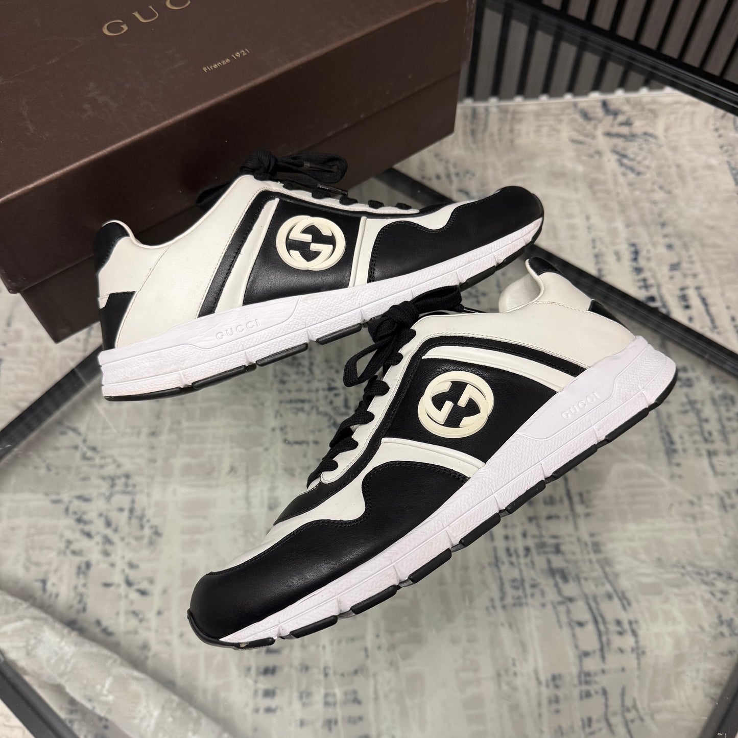 Black/White Runners