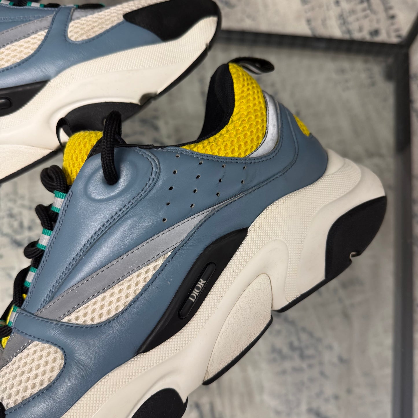Yellow/Blue B22