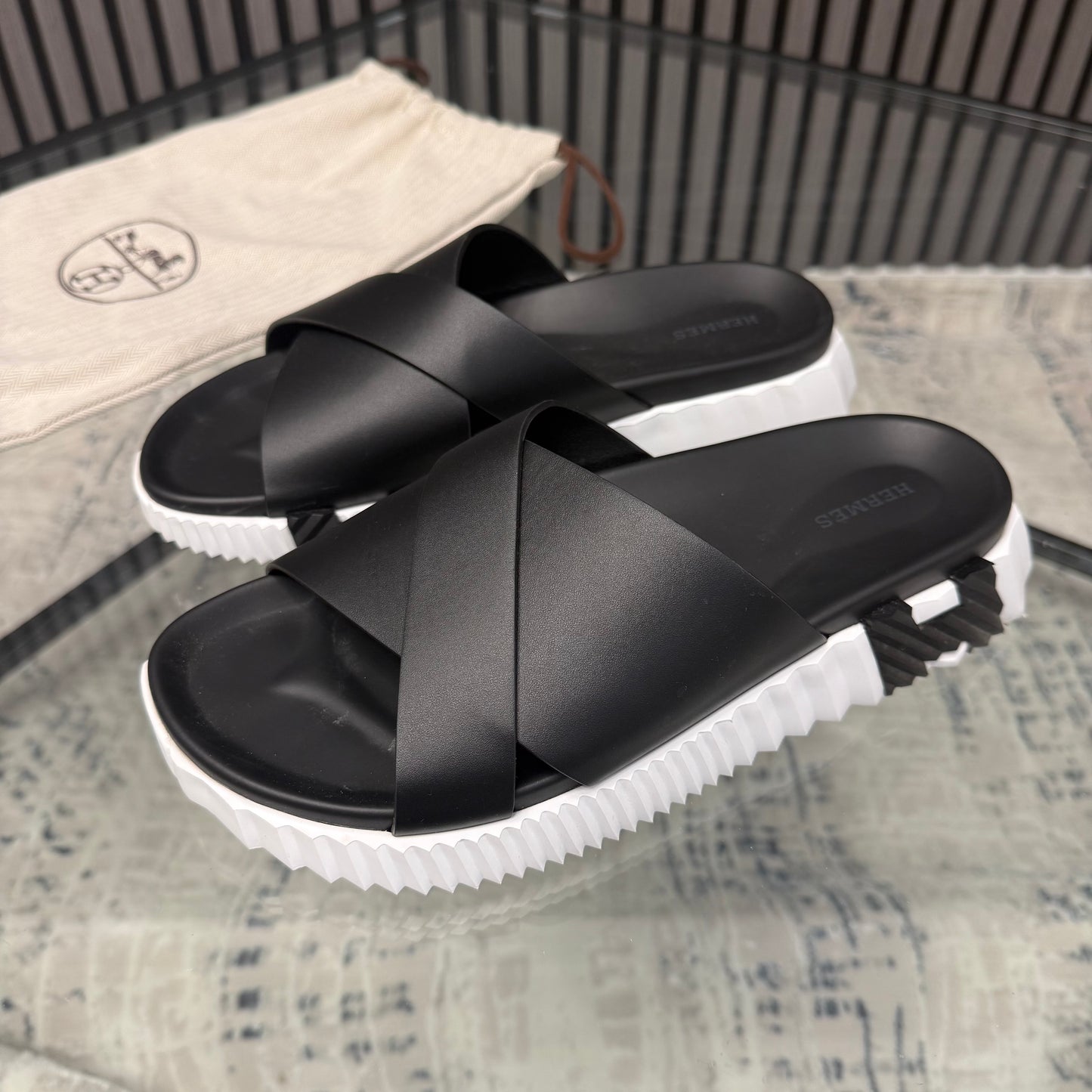 Black/White Men’s Sandles