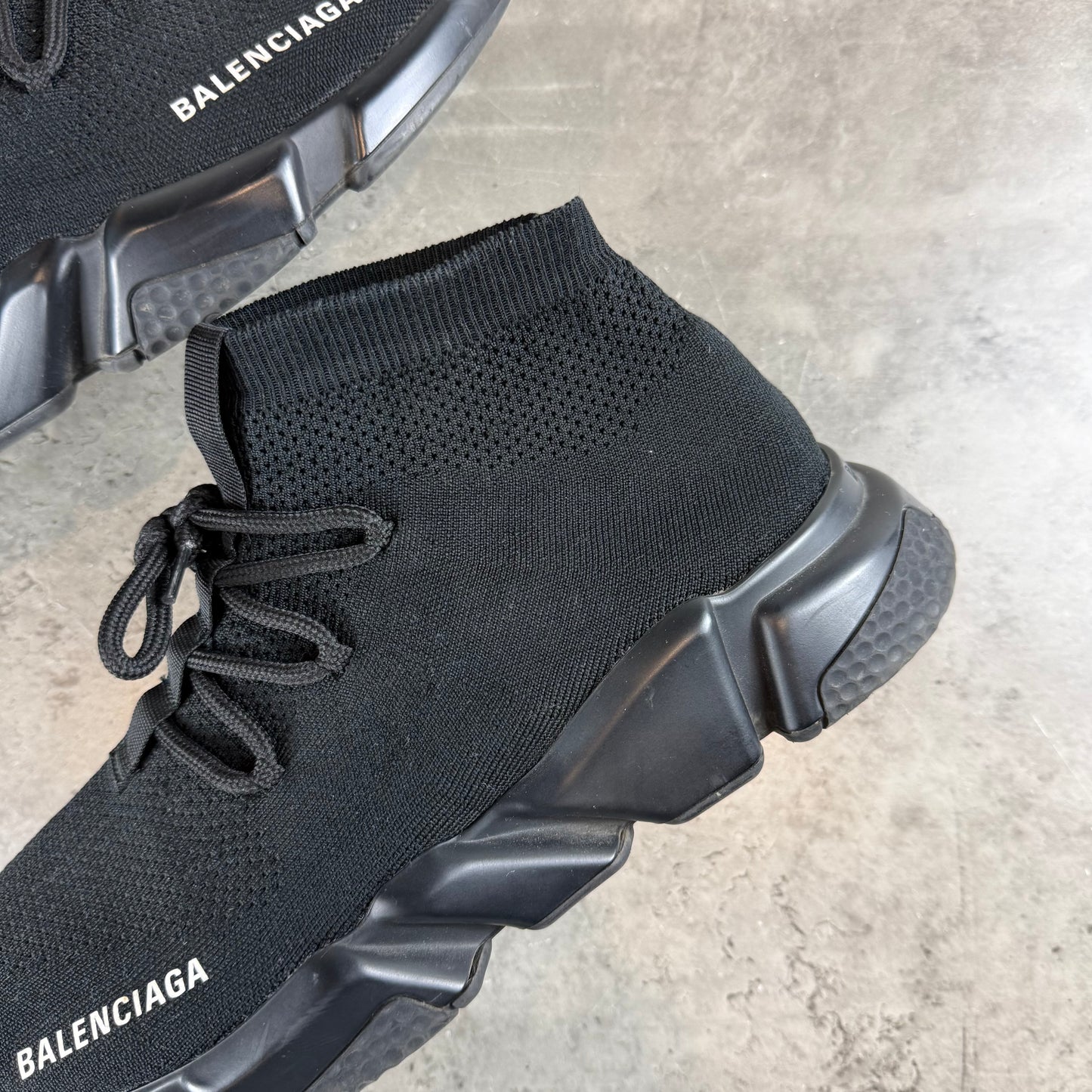 Black Speed Lace Runner