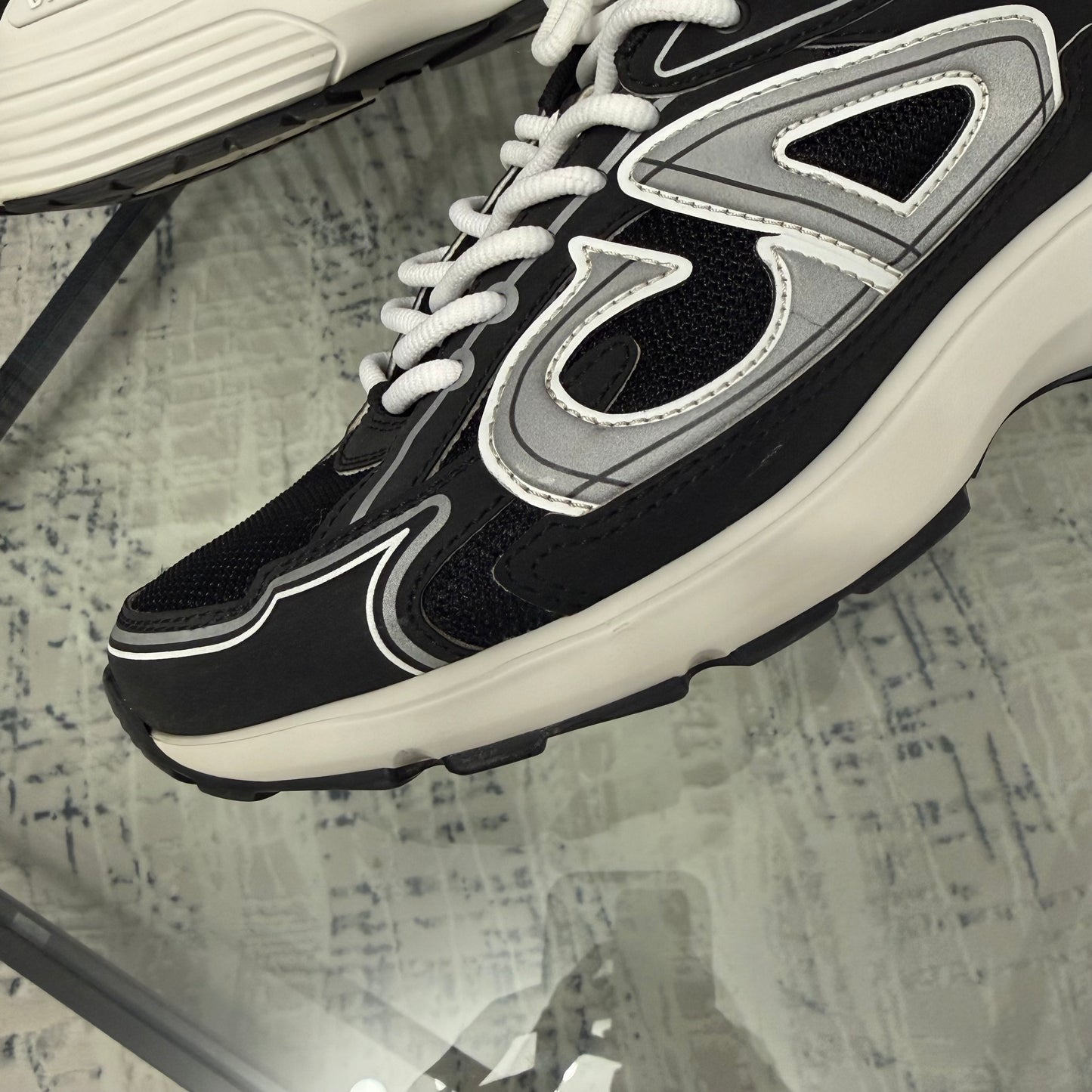 Black/White B30
