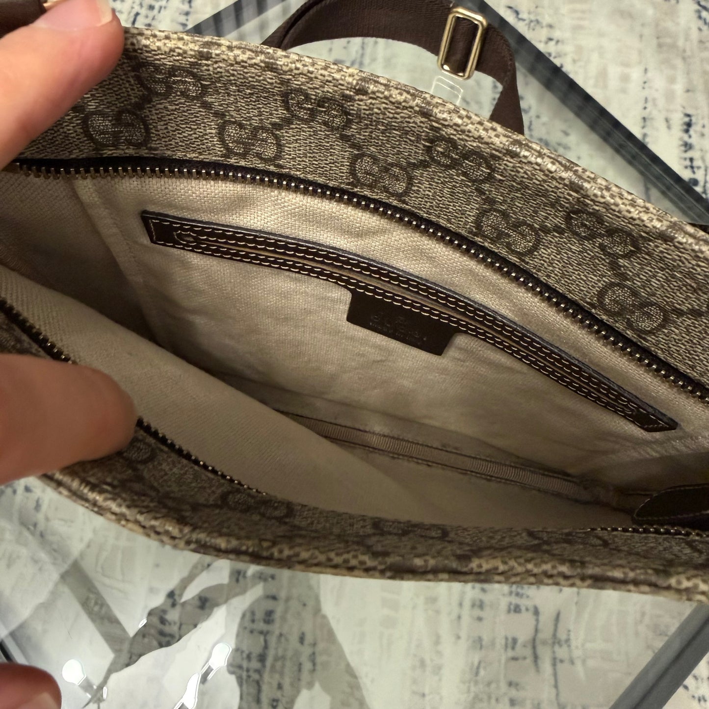 GG Brown Messenger