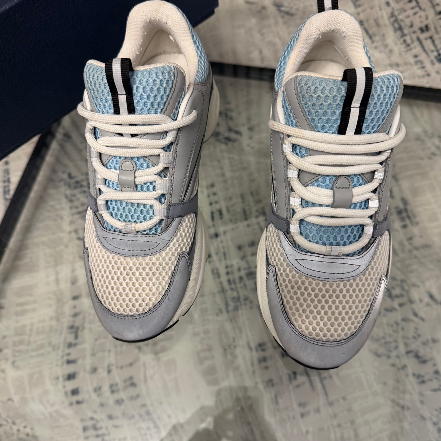 Baby Blue B22 Eu 39