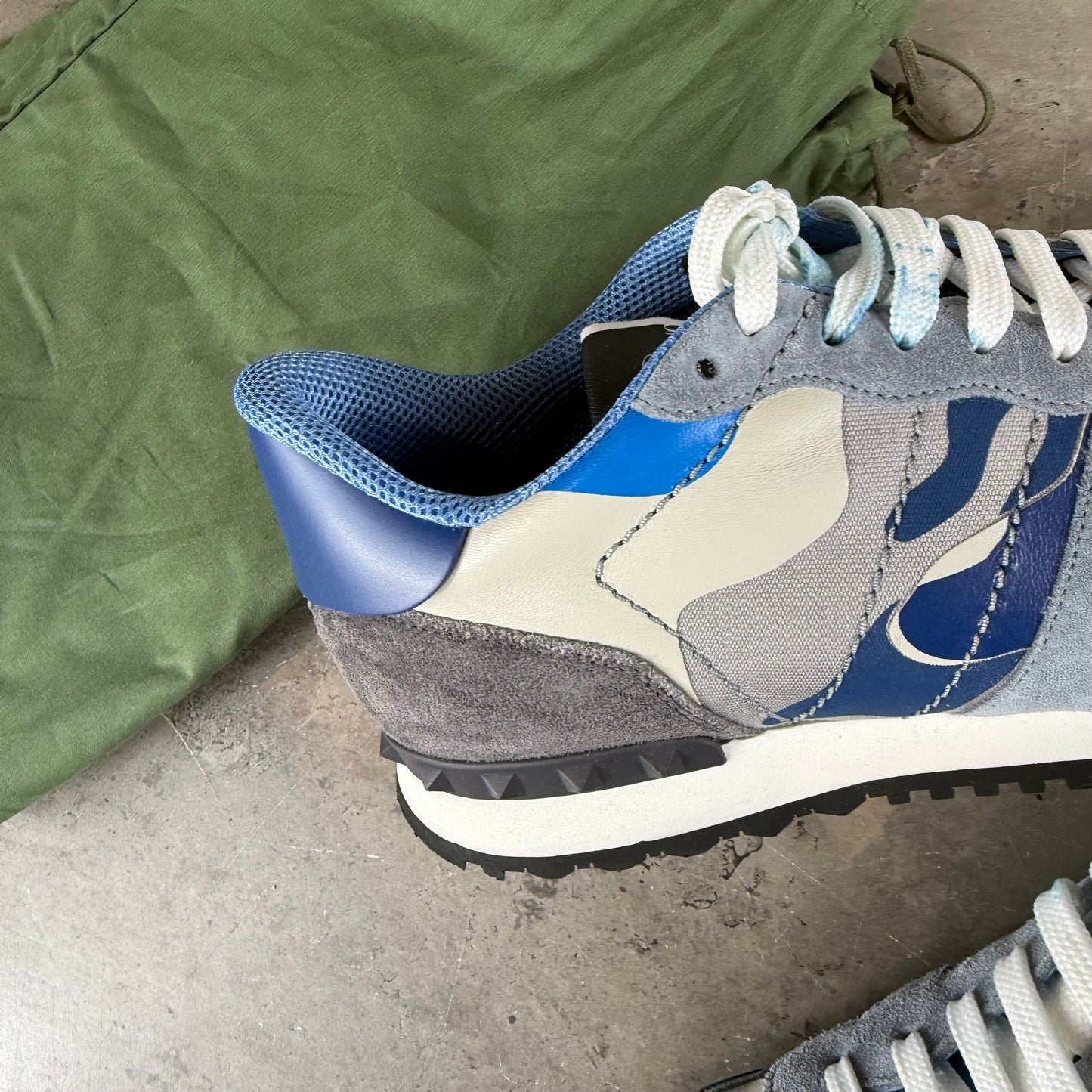 Blue/White RockRunner