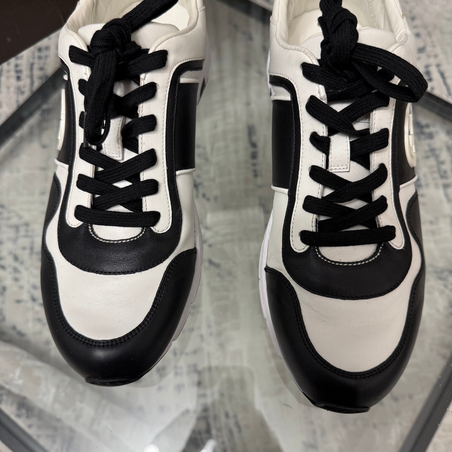 Black/White Runners