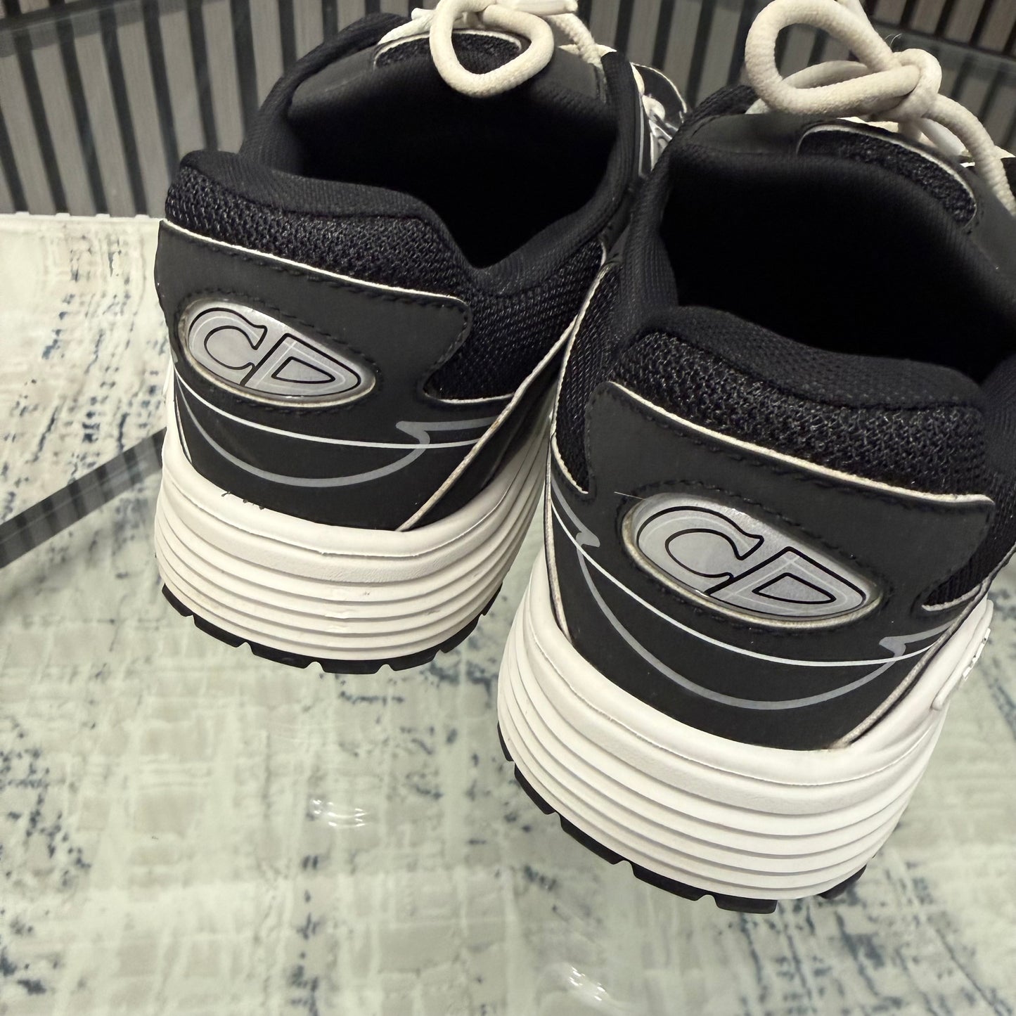Black/White B30