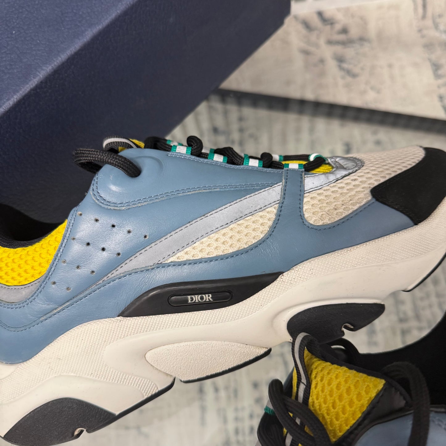 Yellow/Blue B22