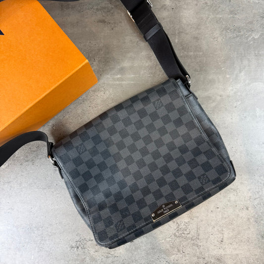 Damier District Messenger