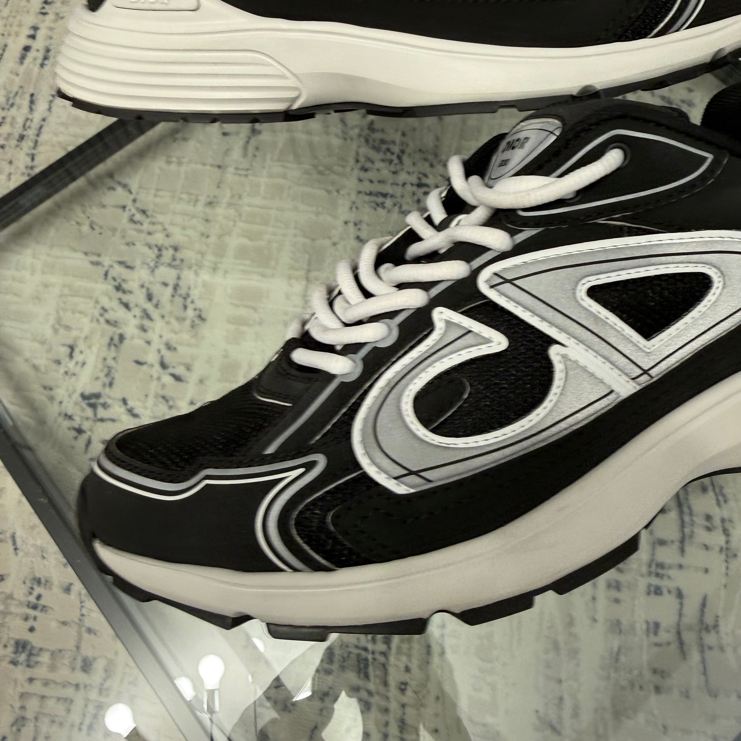 Black/White B30