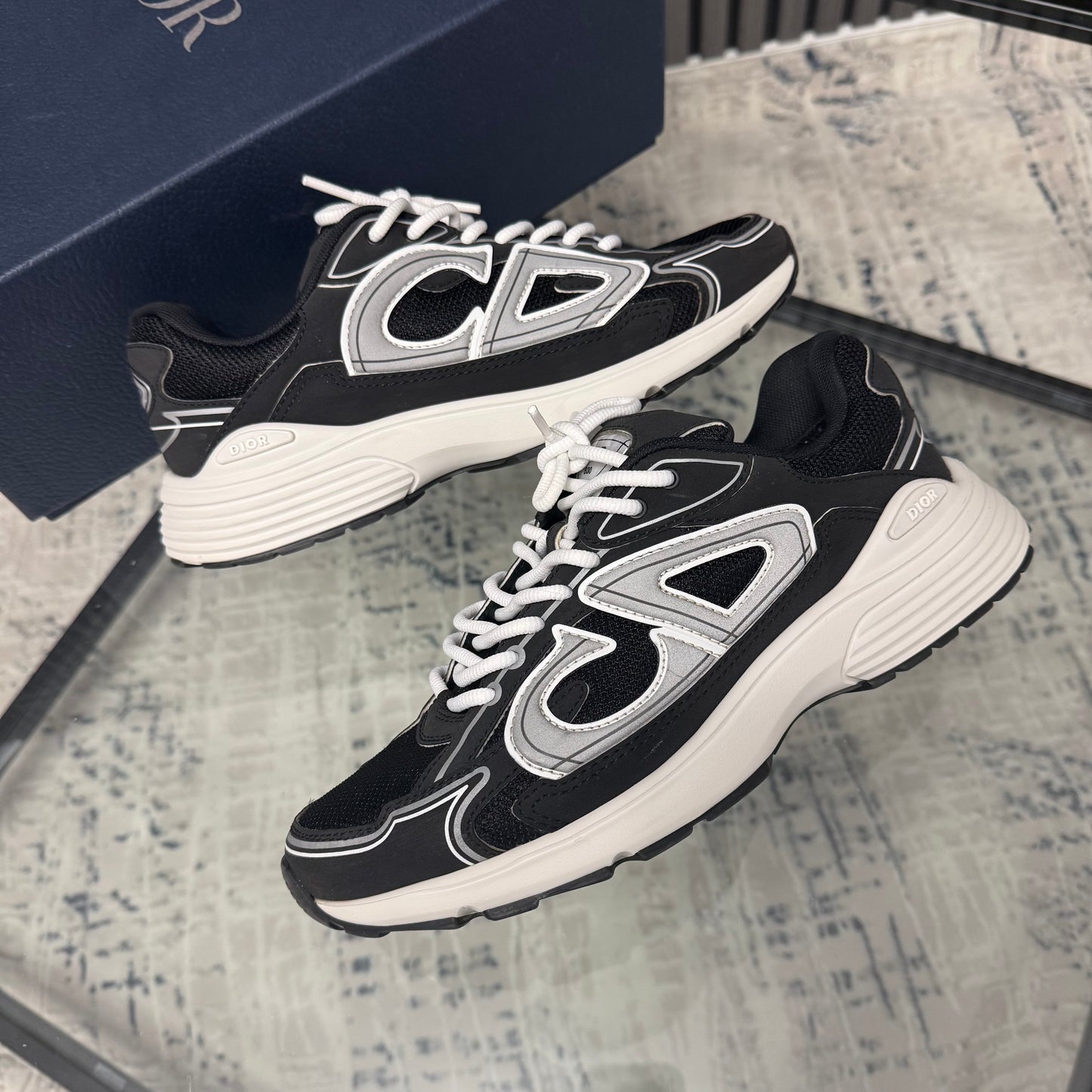 Black/White B30