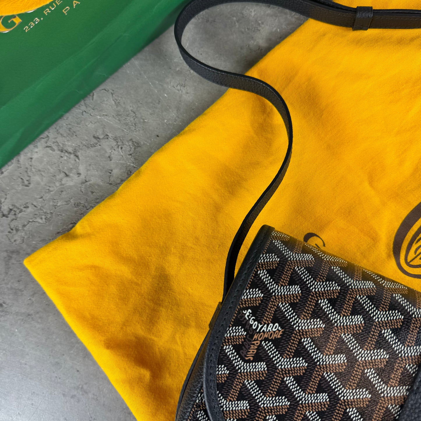 Black PM Belvedere Messenger