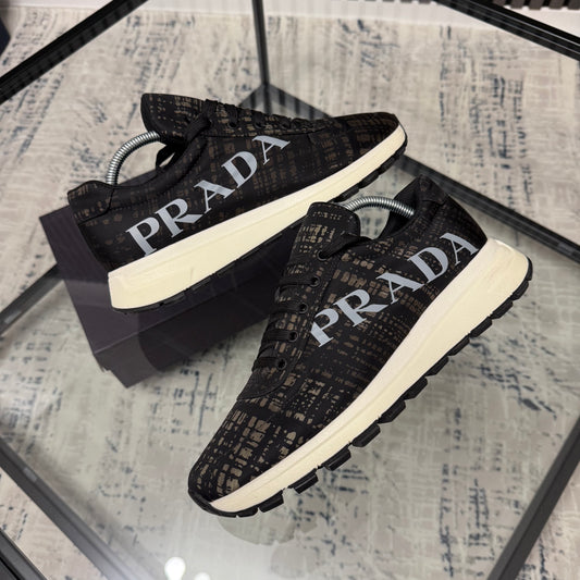 Graphic Runaway Sneaker