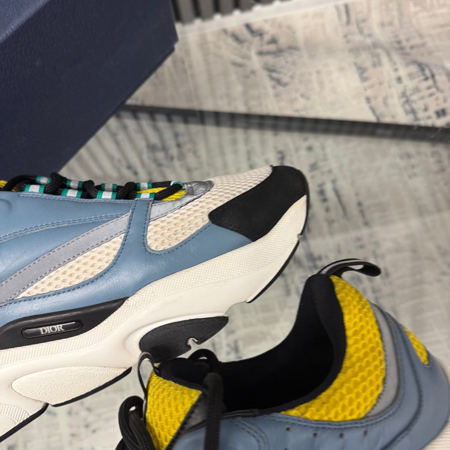 Yellow/Blue B22