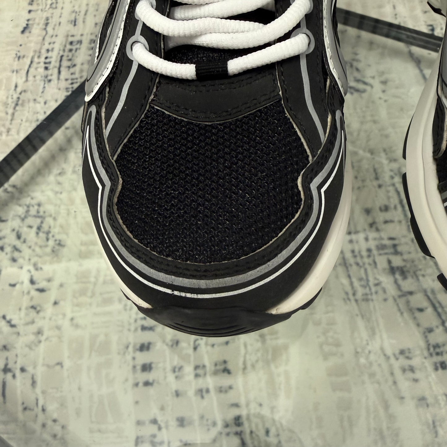 Black/White B30