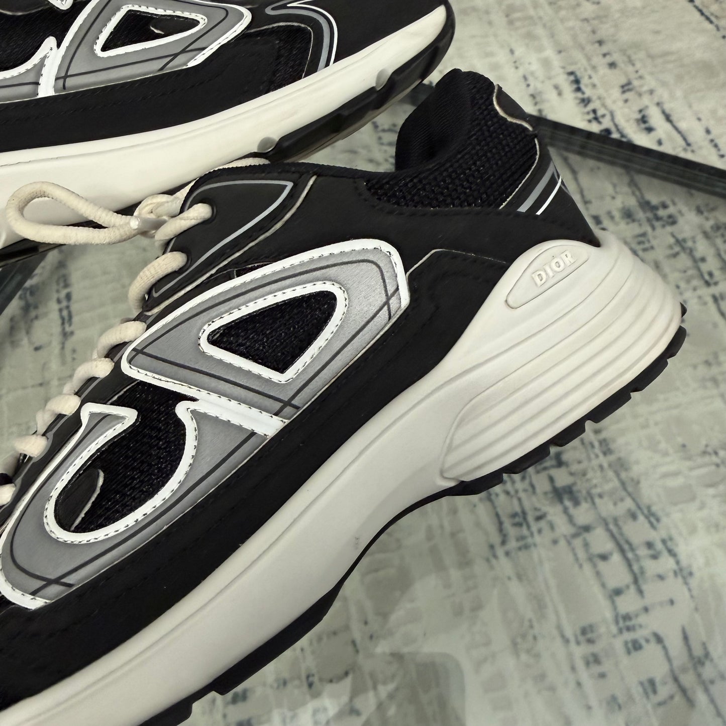Black/White B30