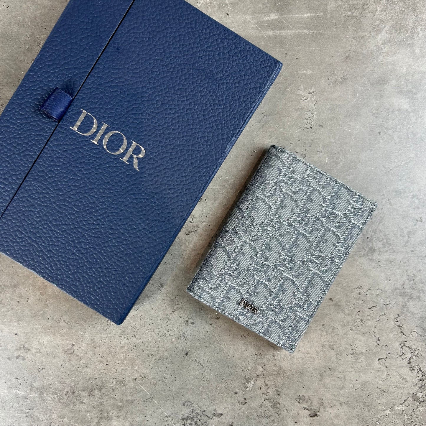 CD Silver/Grey Card Holder