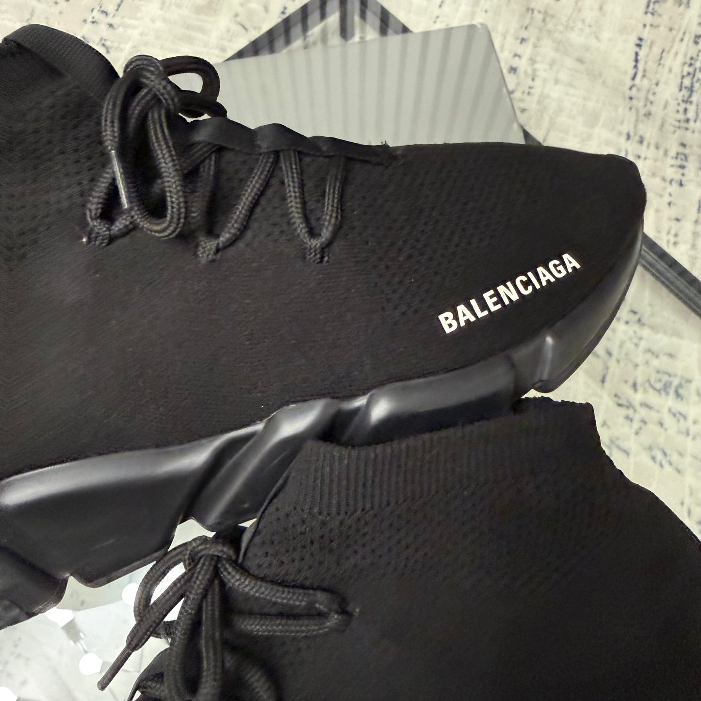 Black Speed Lace Runner