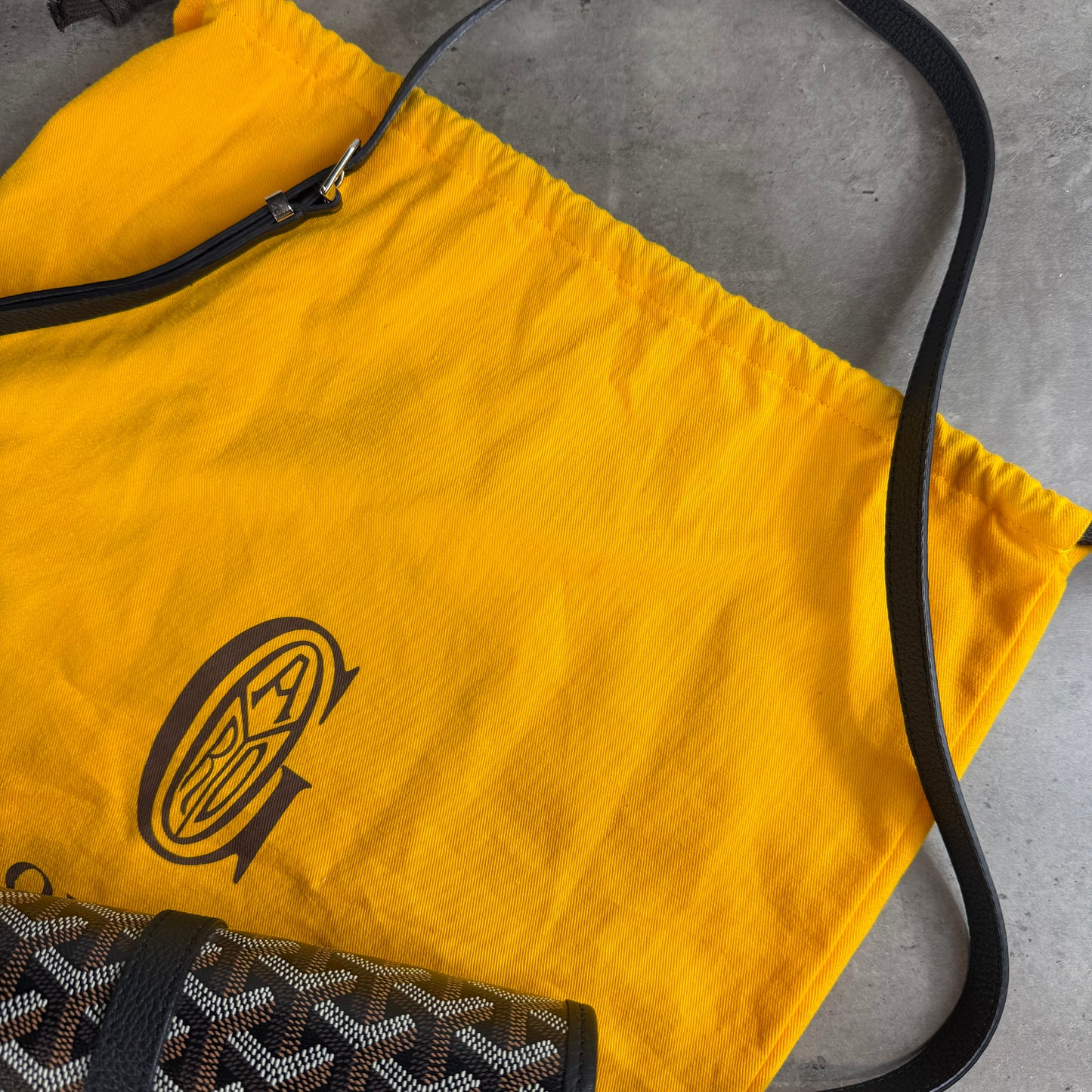 Black PM Belvedere Messenger