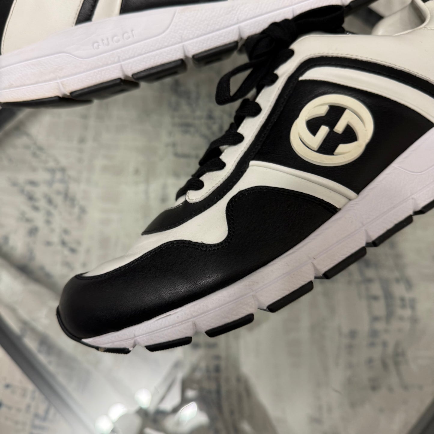 Black/White Runners
