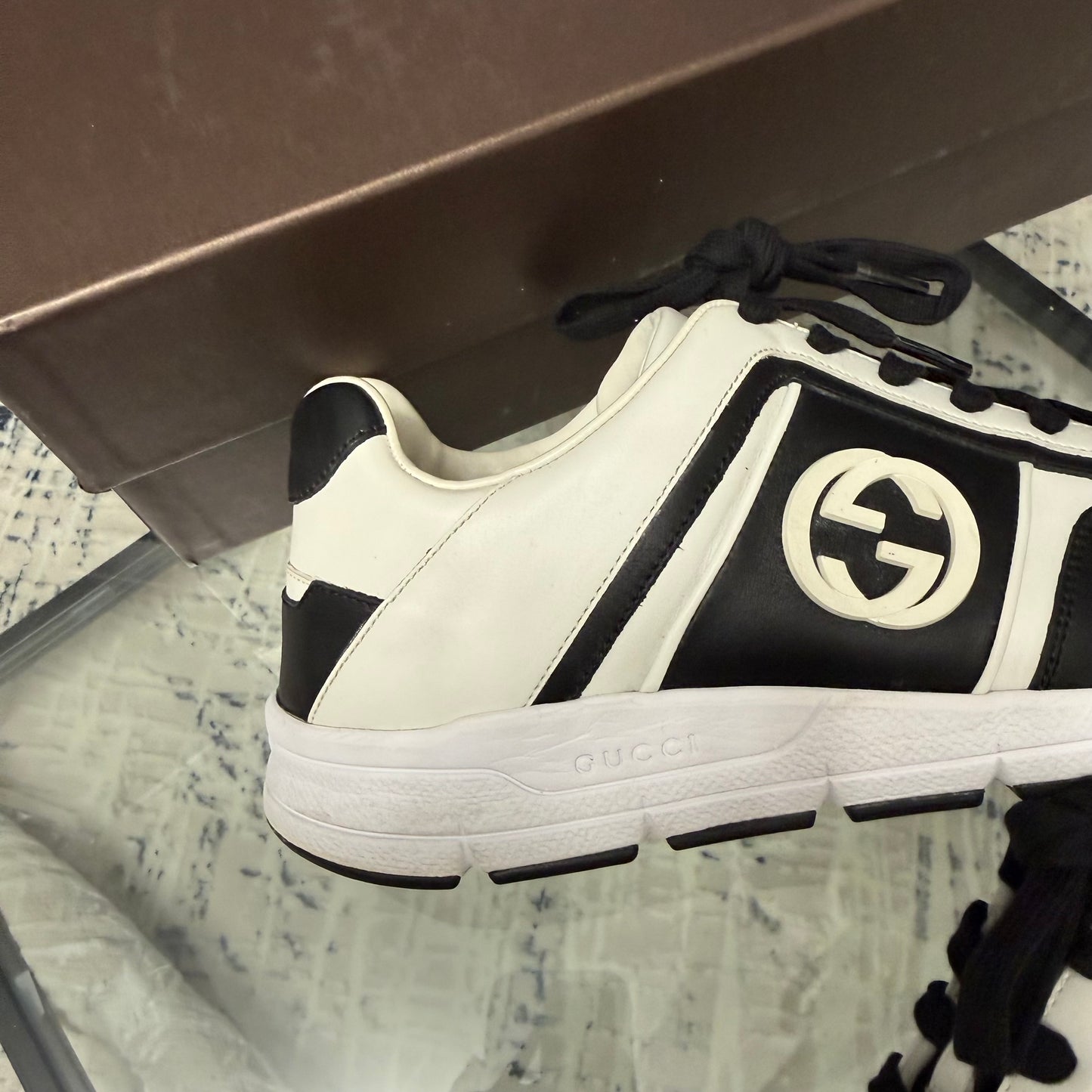 Black/White Runners