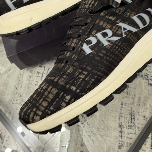 Graphic Runaway Sneaker