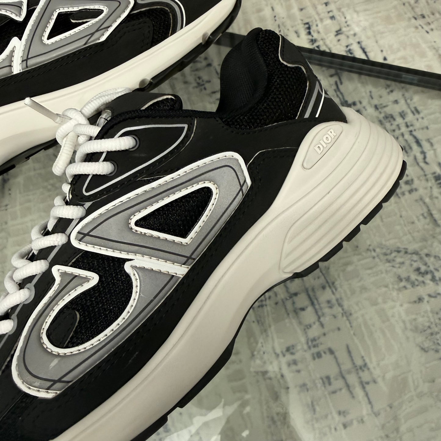 Black/White B30
