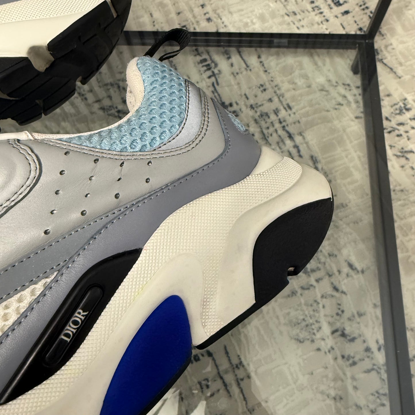 Baby Blue B22 Eu 39