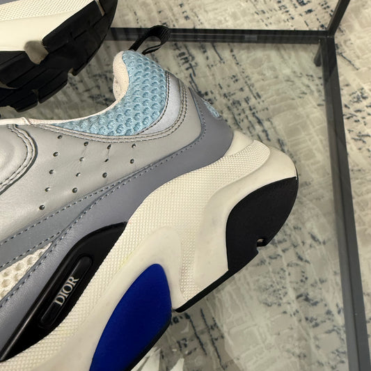 Baby Blue B22 Eu 39