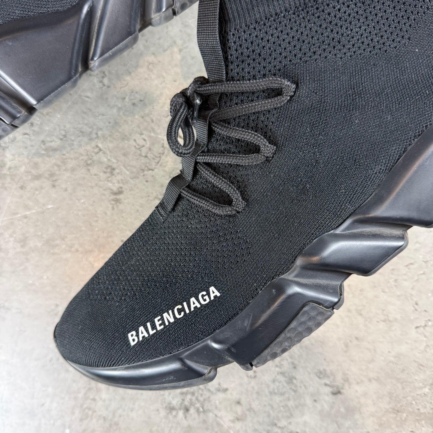 Black Speed Lace Runner