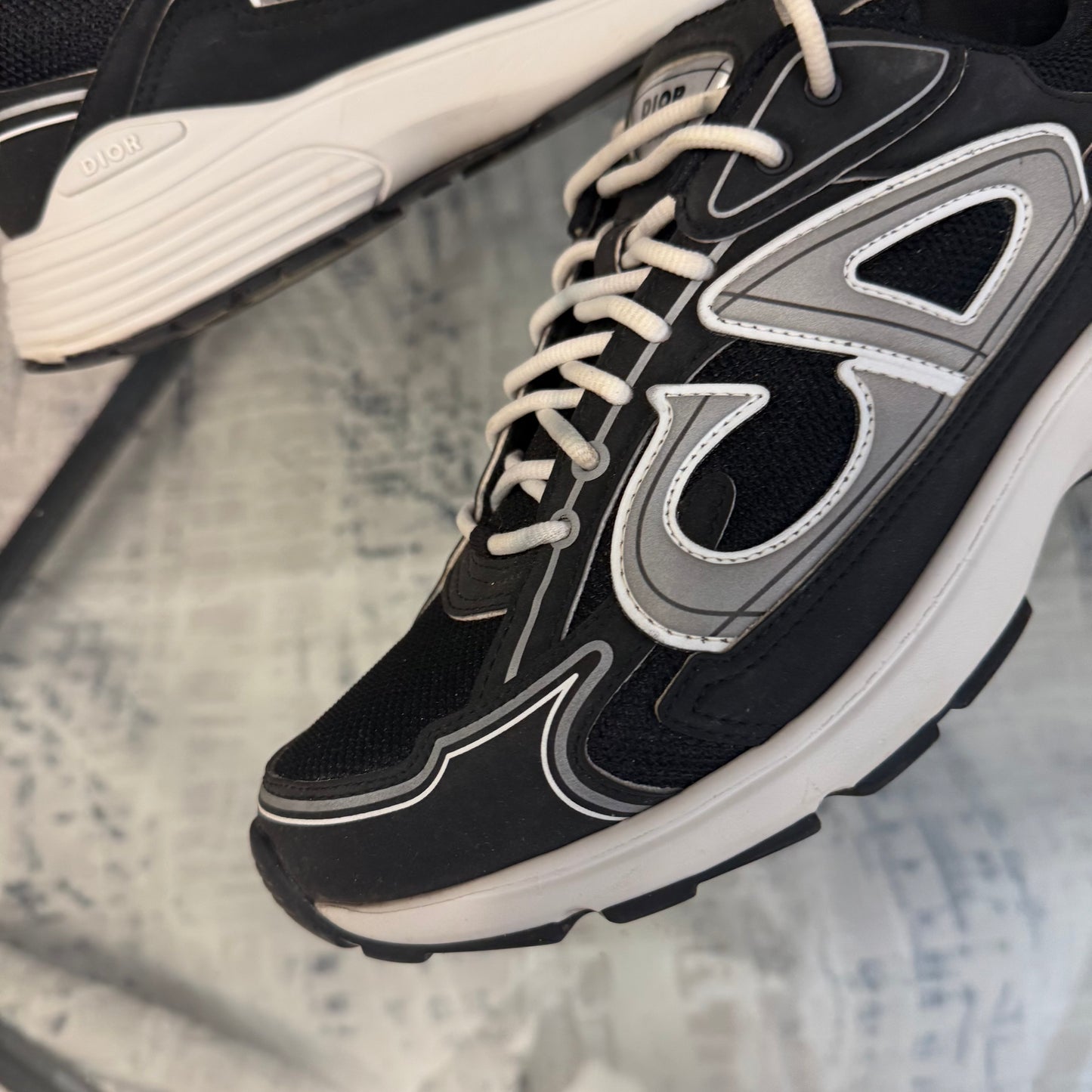 Black/White B30