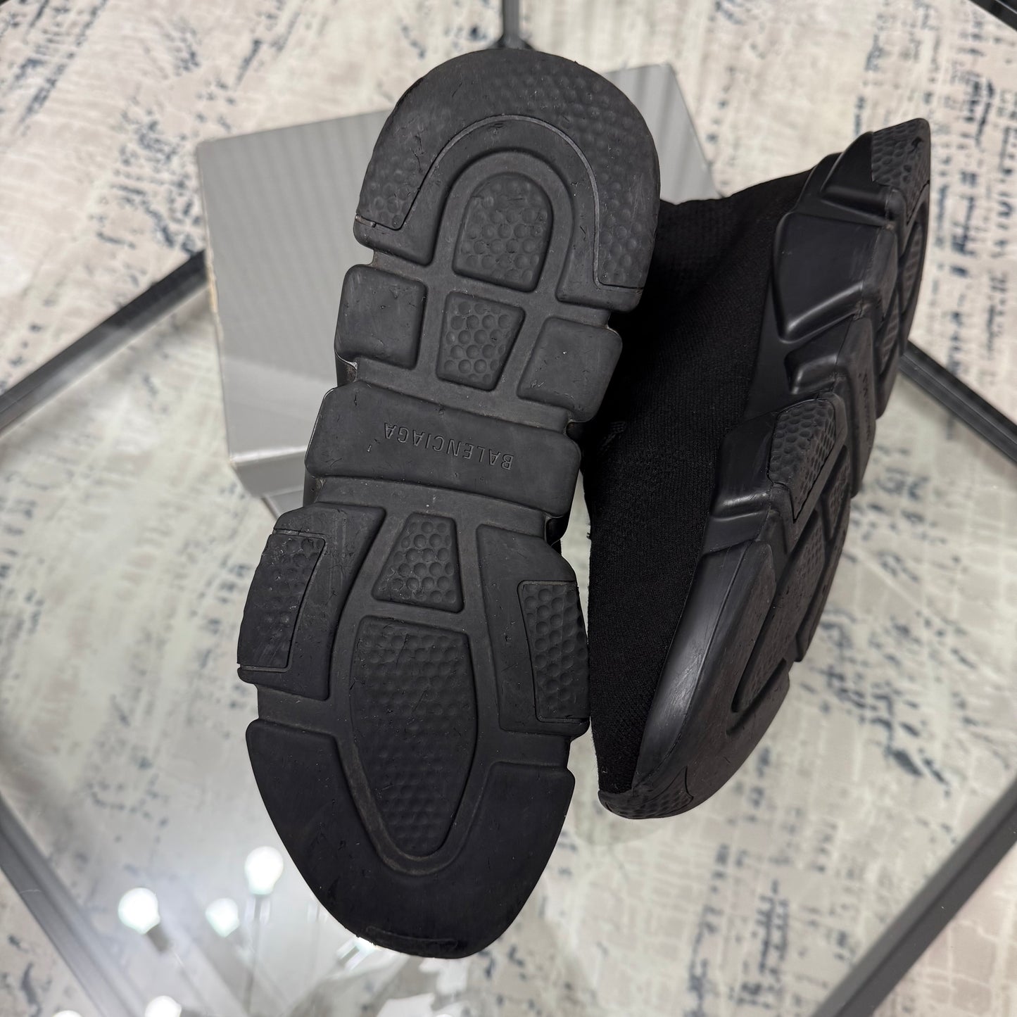 Black Speed Lace Runner