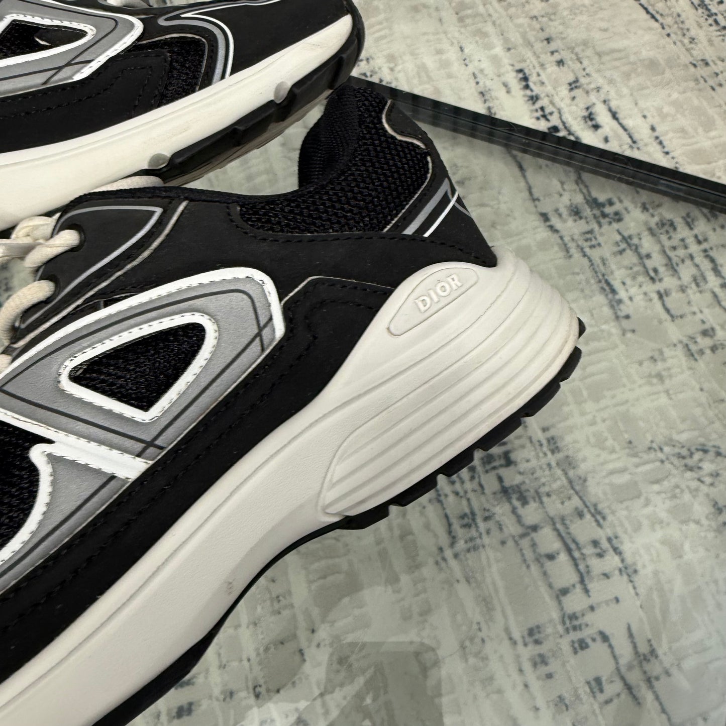 Black/White B30