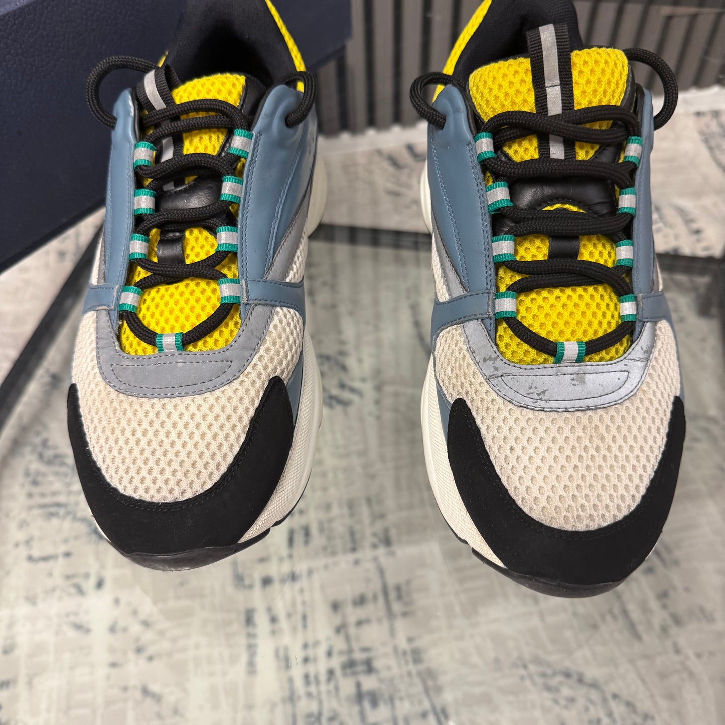 Yellow/Blue B22
