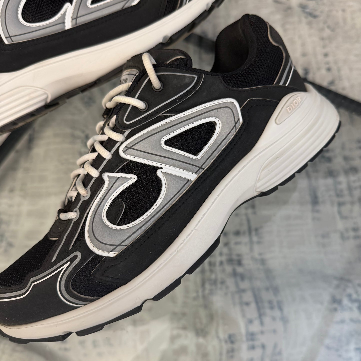 Black/White B30